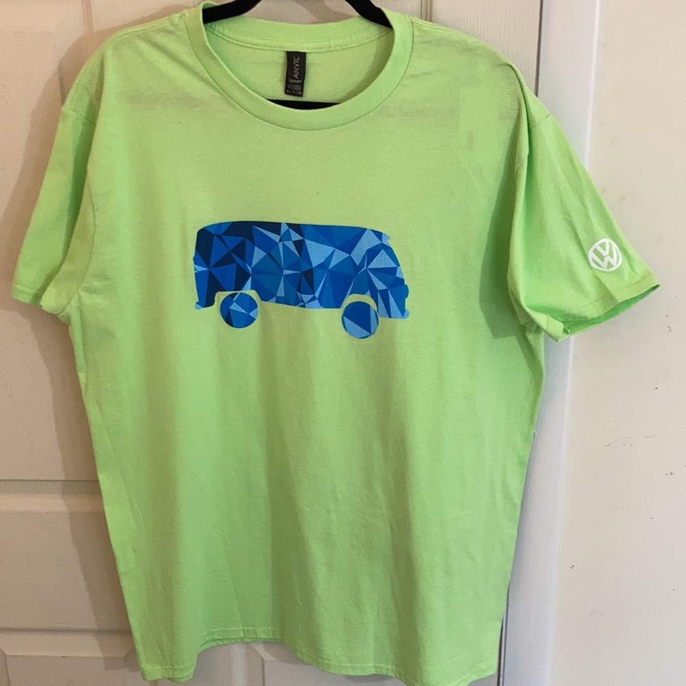 Cool official Volkswagen Bus DriverGear XL tee.